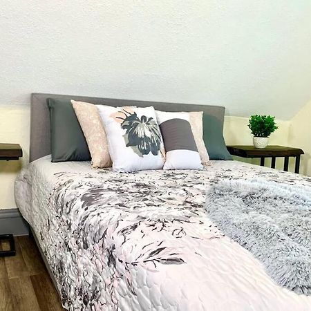 5Br Niagara Getaway Prime Location-Sleeps 10 Villa Niagara Falls Bagian luar foto